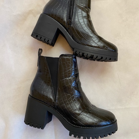 MISSGUIDED black faux leather croc boots - Picture 8 of 9